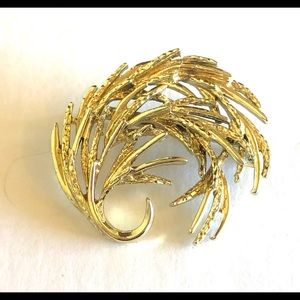 Vintage Gold Tone Metal Leaf Wheat Brooch Pin 1960